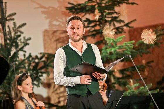 Christtagskonzert aus Bad Ischl - Das ORF III-Christtagskonzert in Zusammenarbeit mit den Salzkammergut Festwochen Gmunden findet heuer in der Bad Ischler Nikolauskirche statt. Im besinnlichen Rahmen lassen Publikumsliebling Rafael Fingerlos, Verena 