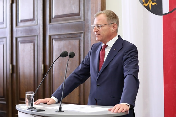 Landeshauptmann Mag. Thomas Stelzer bei seiner Laudatio.