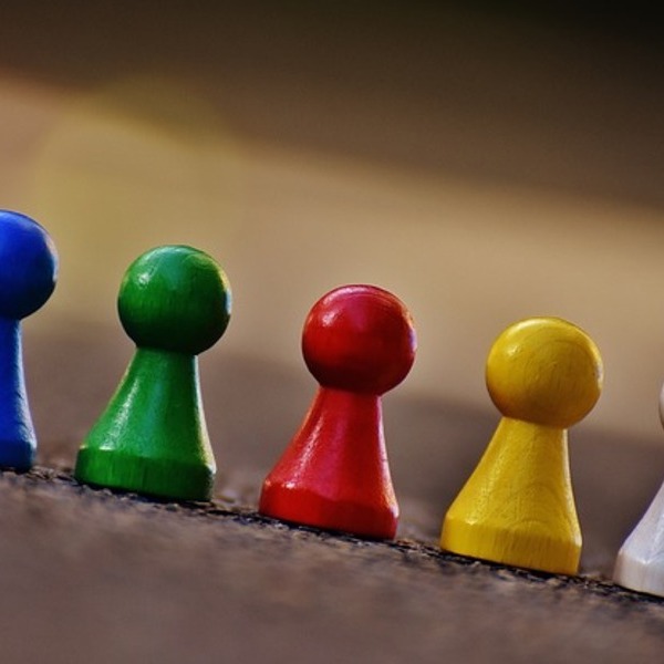 Spielfiguren / Alexa auf Pixabay Spielfiguren