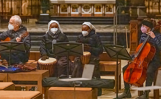Stimmungsvolle musikalische Gestaltung: Die oö. Ordensgemeinschaften begingen den Gottesdienst zudem als Feier des „Tages des geweihten Lebens'