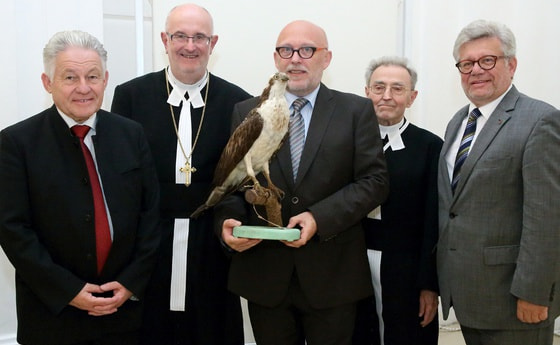 V. l.: Landeshauptmann Dr. Josef Pühringer, Propst Johann Holzinger, Mag. Fritz Gusenleitner, Kustos DDr. Karl Rehberger, Landesmuseums-Direktor Dr. Walter Putschögl. © Stinglmayr / Land OÖ